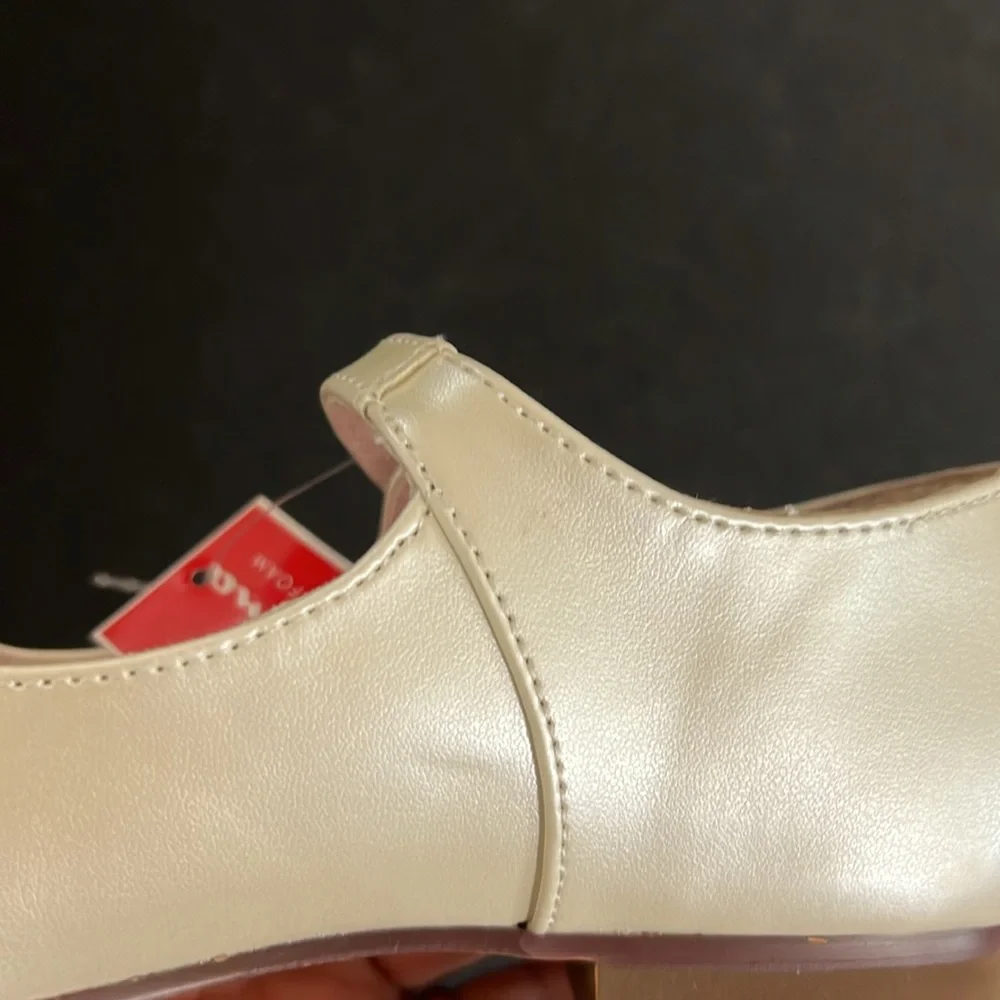 Nina Bonnett Girls beige Leather Shoes size 10.5
